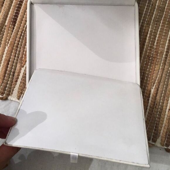 Bloomingdale's large leather rat necklace box white gold - Picture 5 of 5